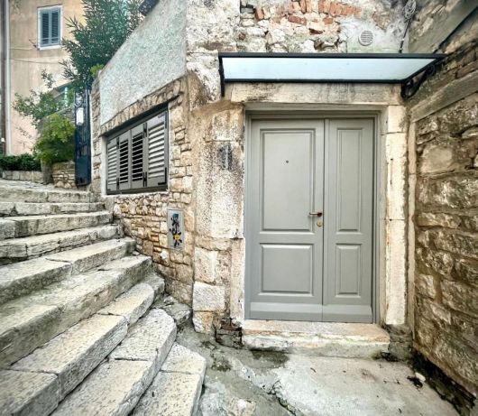 Secret Steps Apartment